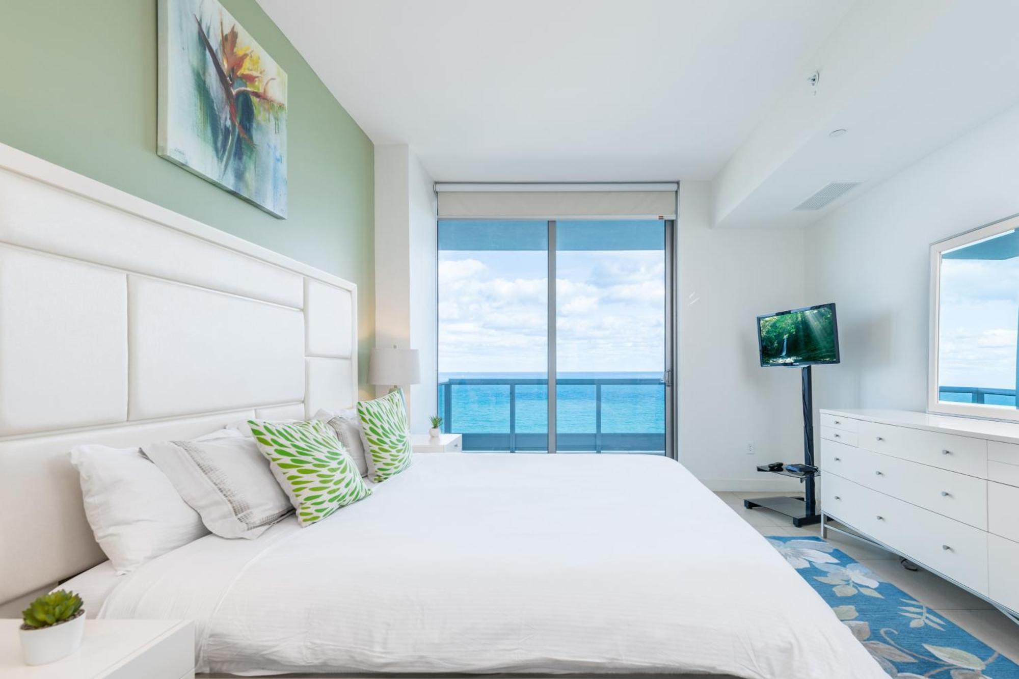 Global Luxury Suites At Monte Carlo Miami Beach Room photo