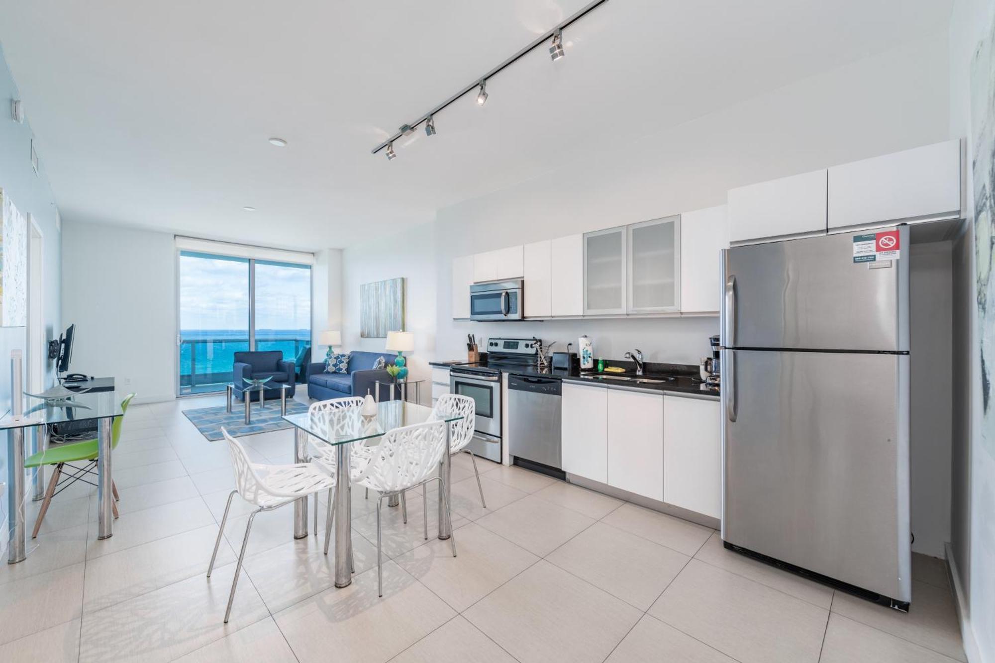 Global Luxury Suites At Monte Carlo Miami Beach Room photo