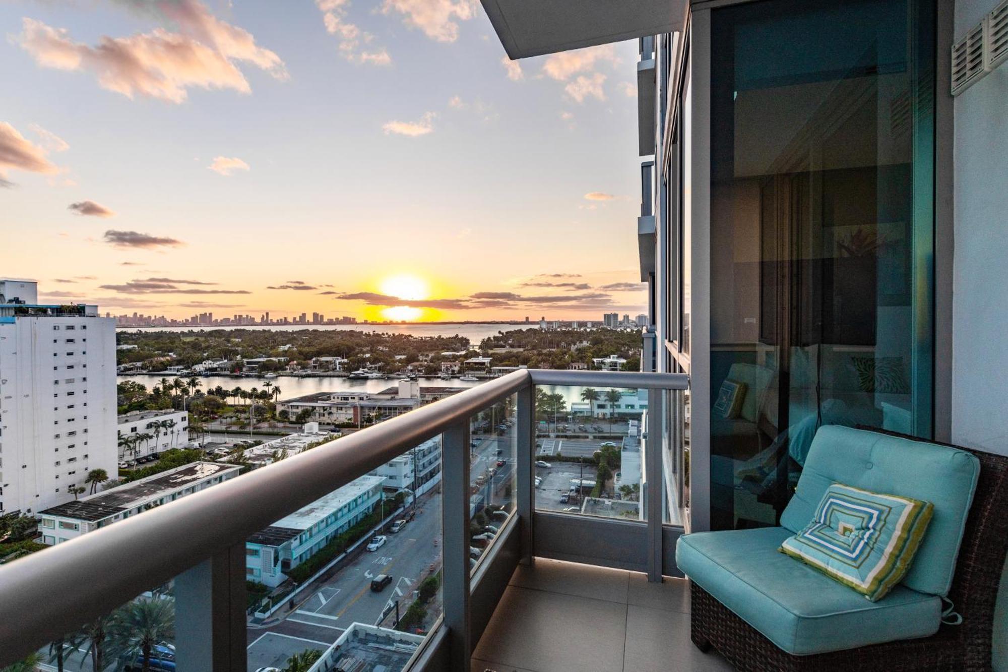 Global Luxury Suites At Monte Carlo Miami Beach Room photo