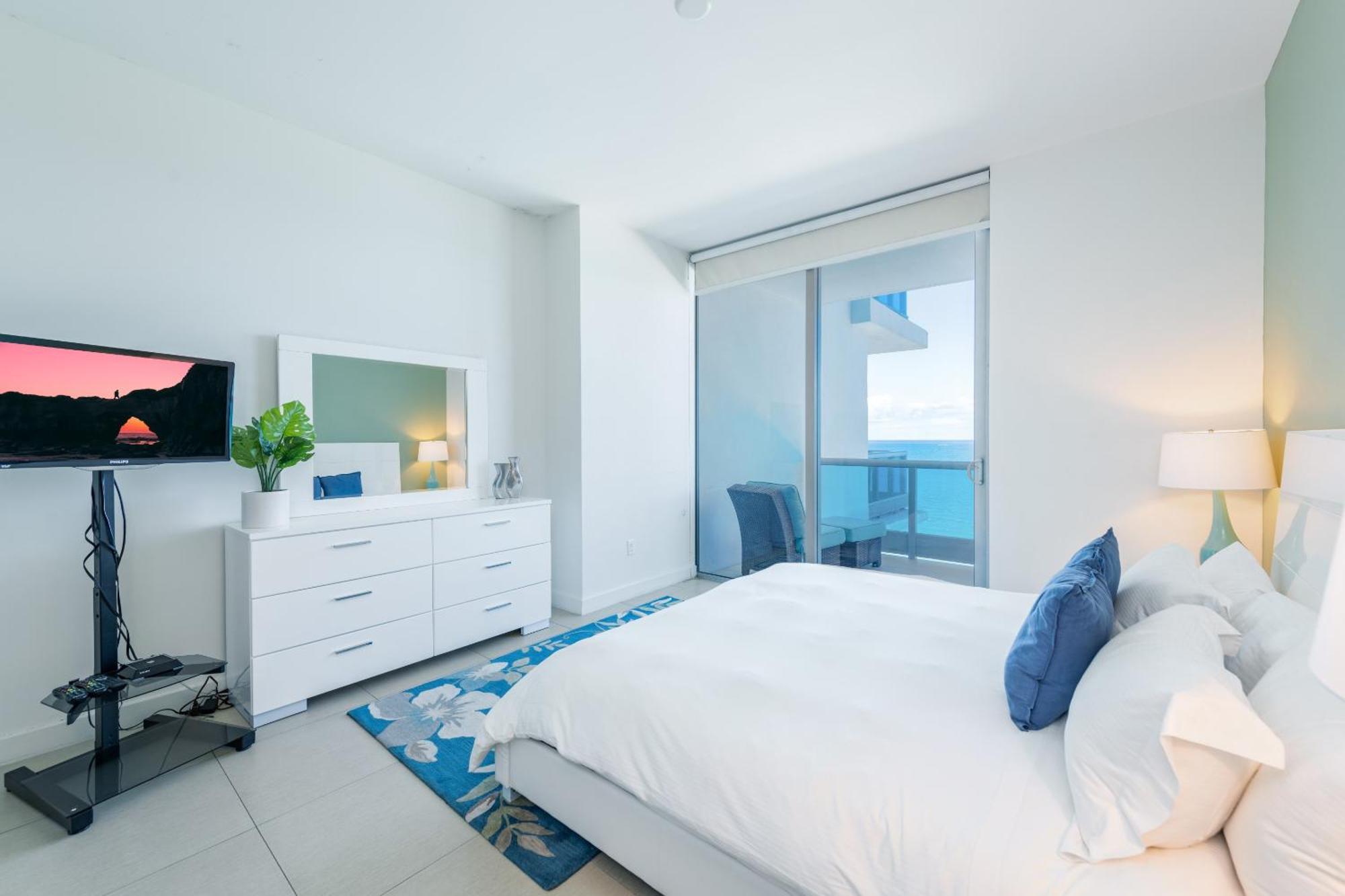 Global Luxury Suites At Monte Carlo Miami Beach Room photo