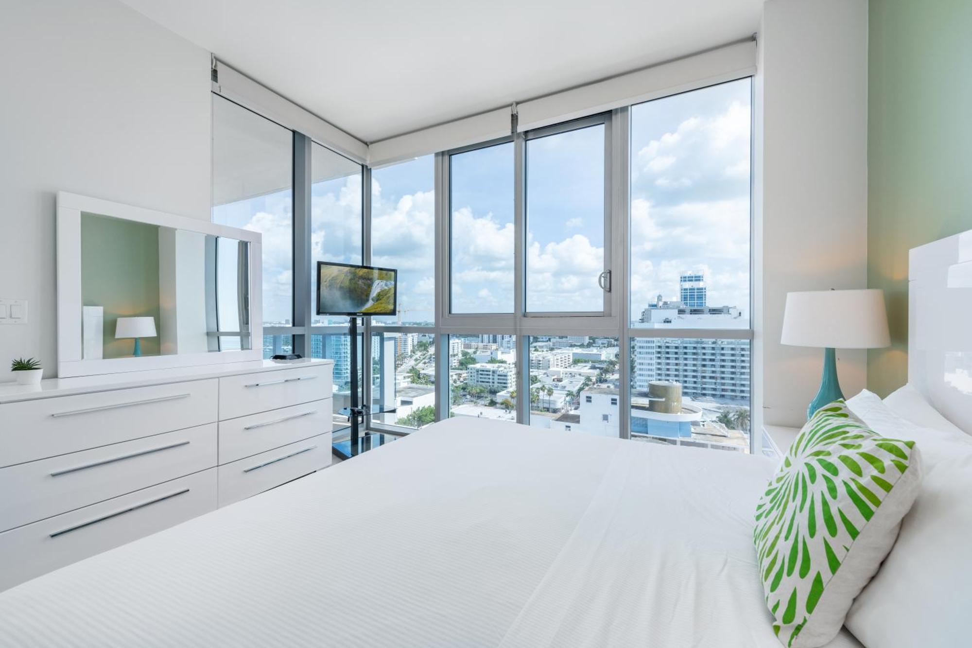Global Luxury Suites At Monte Carlo Miami Beach Room photo