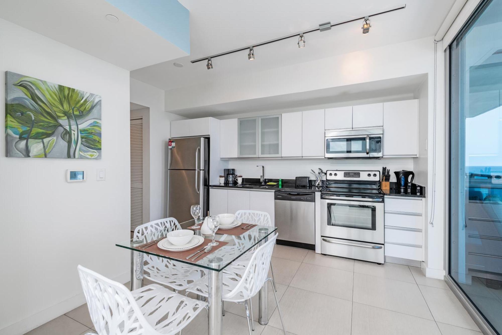Global Luxury Suites At Monte Carlo Miami Beach Room photo