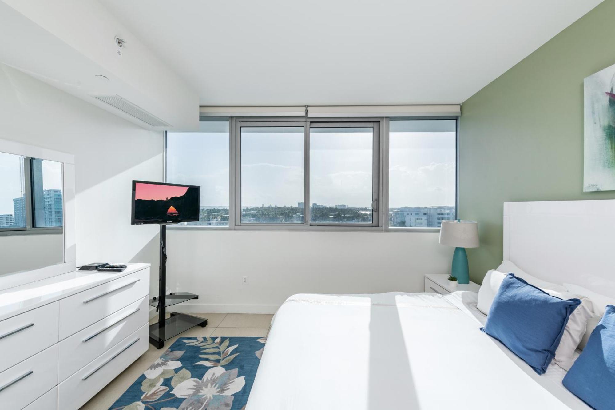 Global Luxury Suites At Monte Carlo Miami Beach Room photo