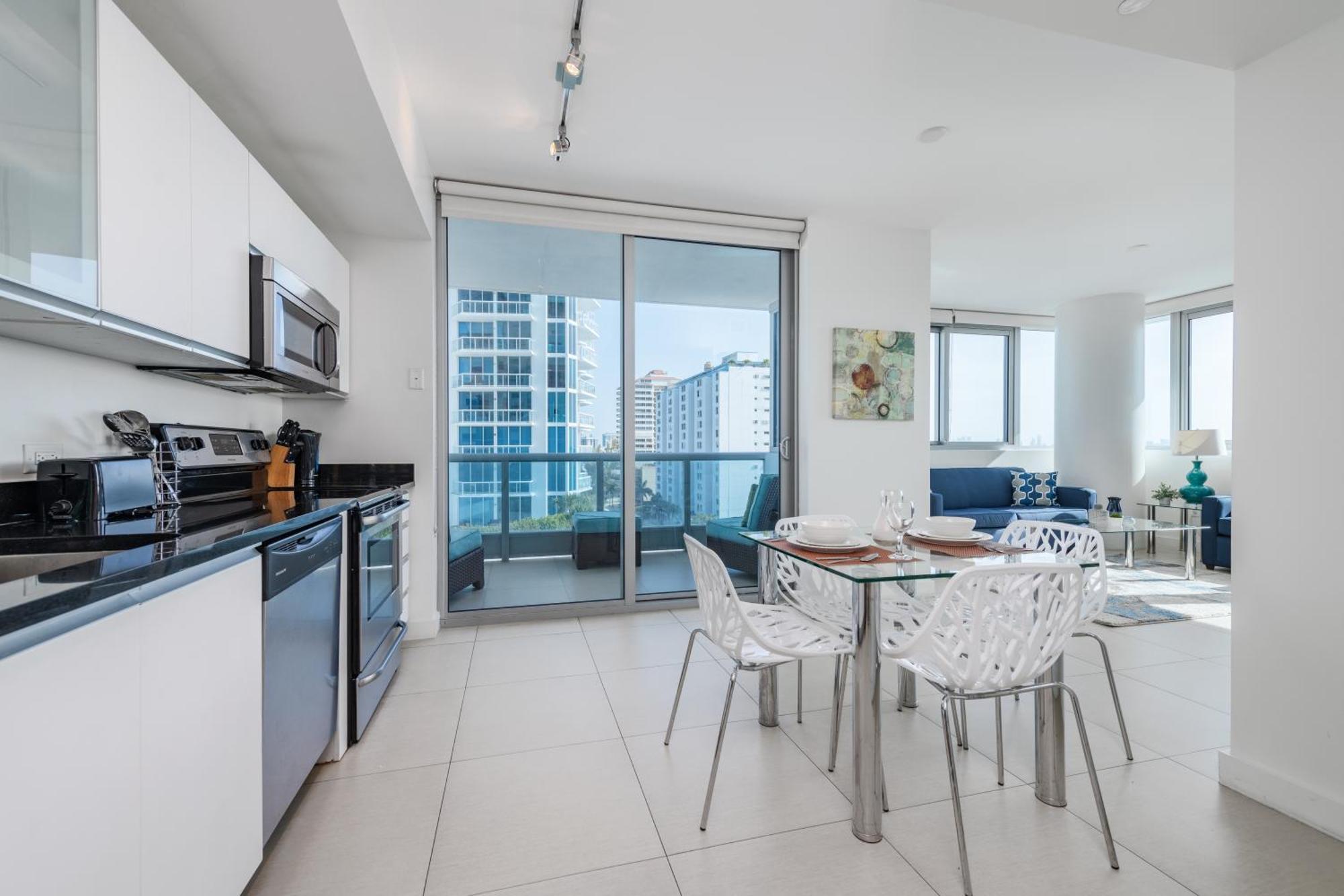 Global Luxury Suites At Monte Carlo Miami Beach Room photo
