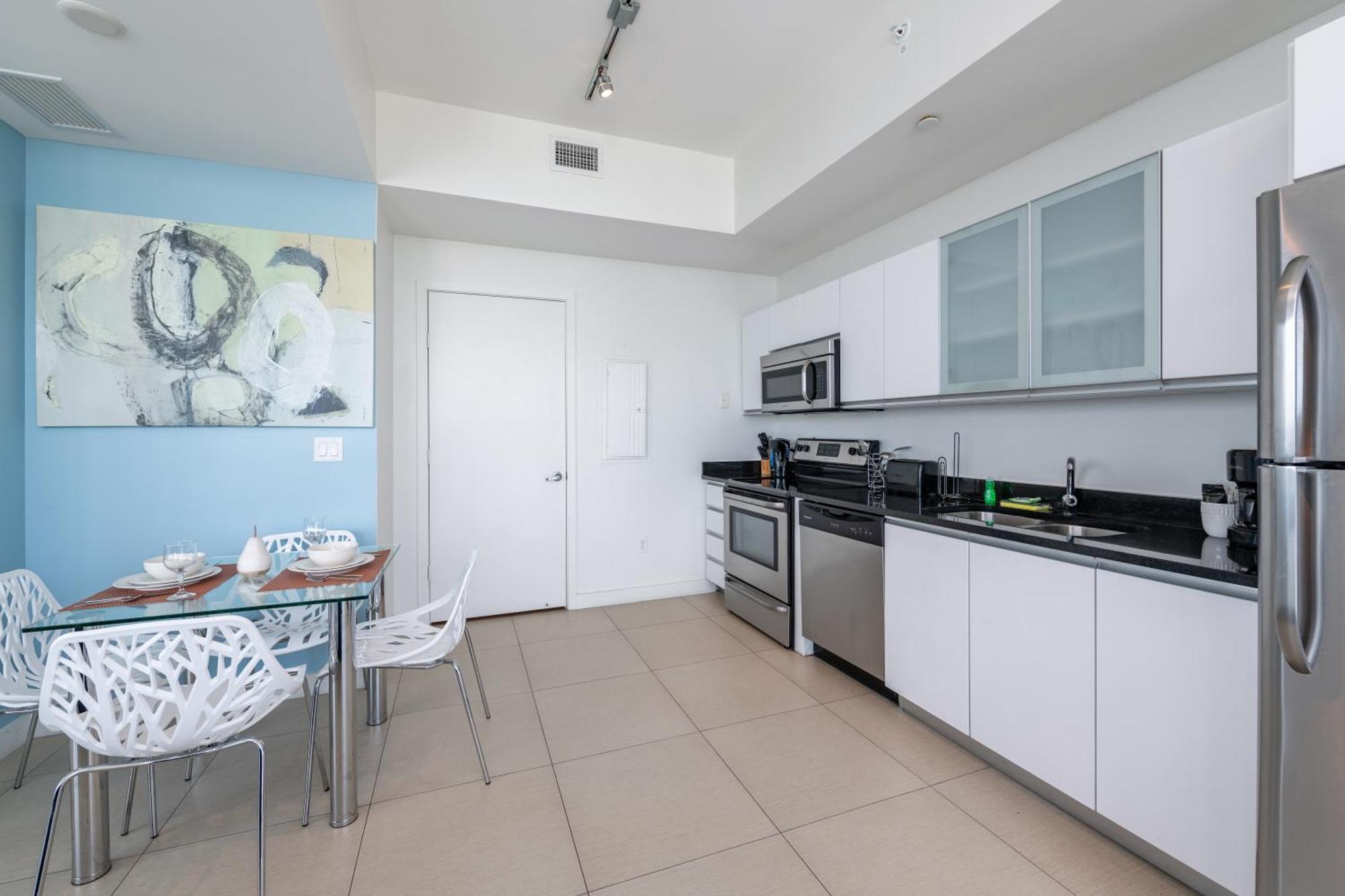Global Luxury Suites At Monte Carlo Miami Beach Room photo